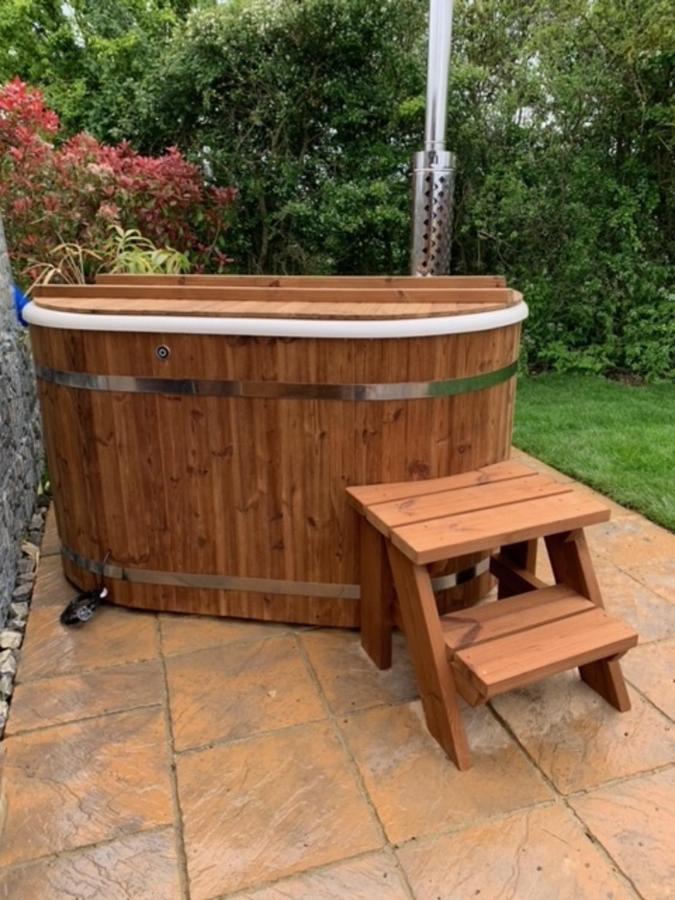 Romantic Escape Luxury Hobbit House With Hot Tub! Sheerness Dış mekan fotoğraf
