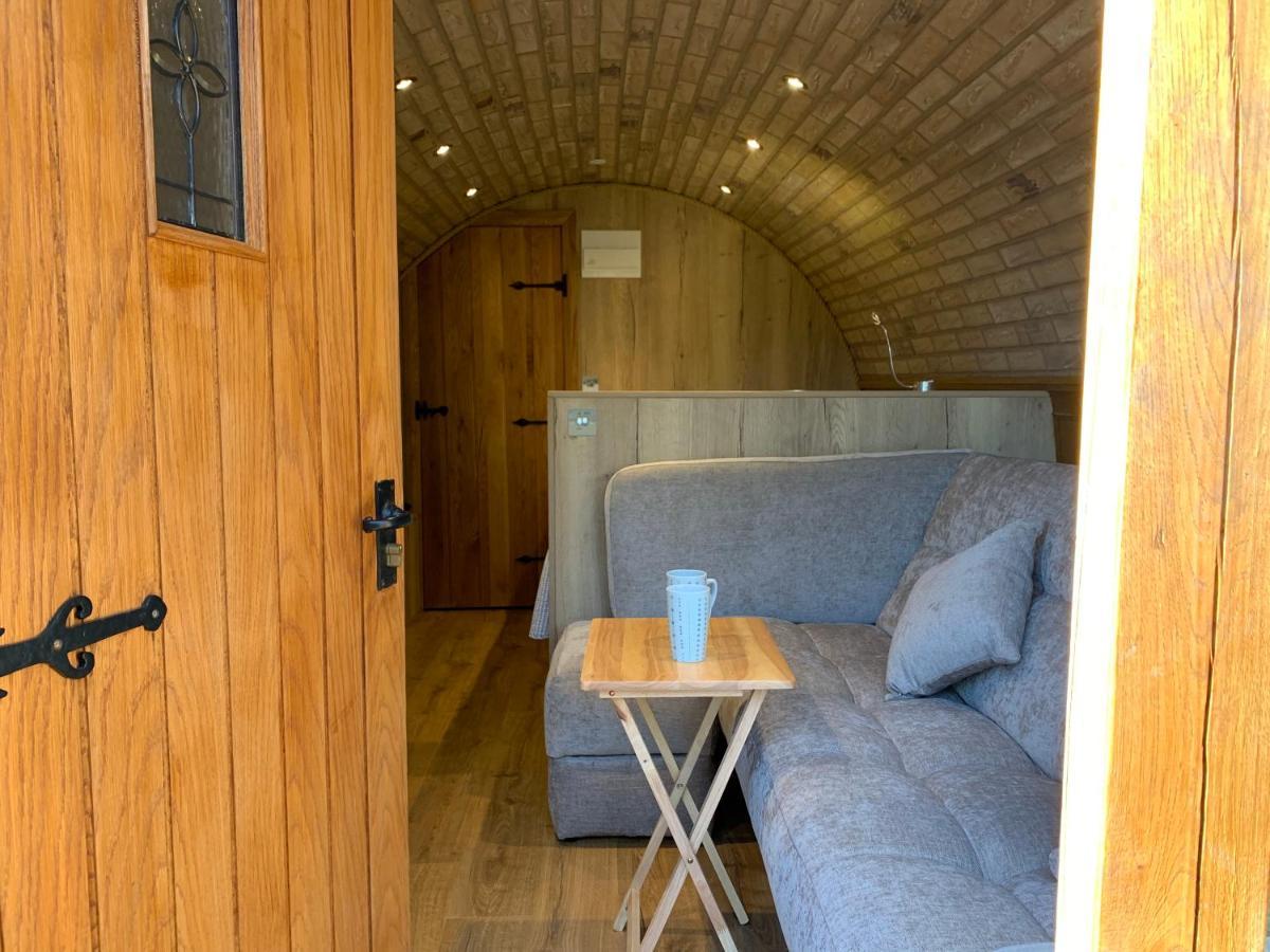 Romantic Escape Luxury Hobbit House With Hot Tub! Sheerness Dış mekan fotoğraf