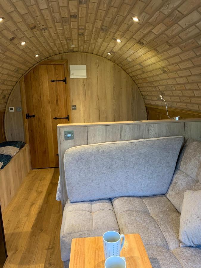 Romantic Escape Luxury Hobbit House With Hot Tub! Sheerness Dış mekan fotoğraf