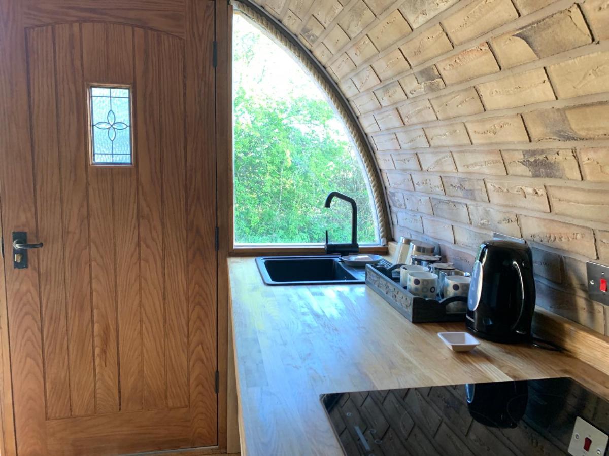 Romantic Escape Luxury Hobbit House With Hot Tub! Sheerness Dış mekan fotoğraf