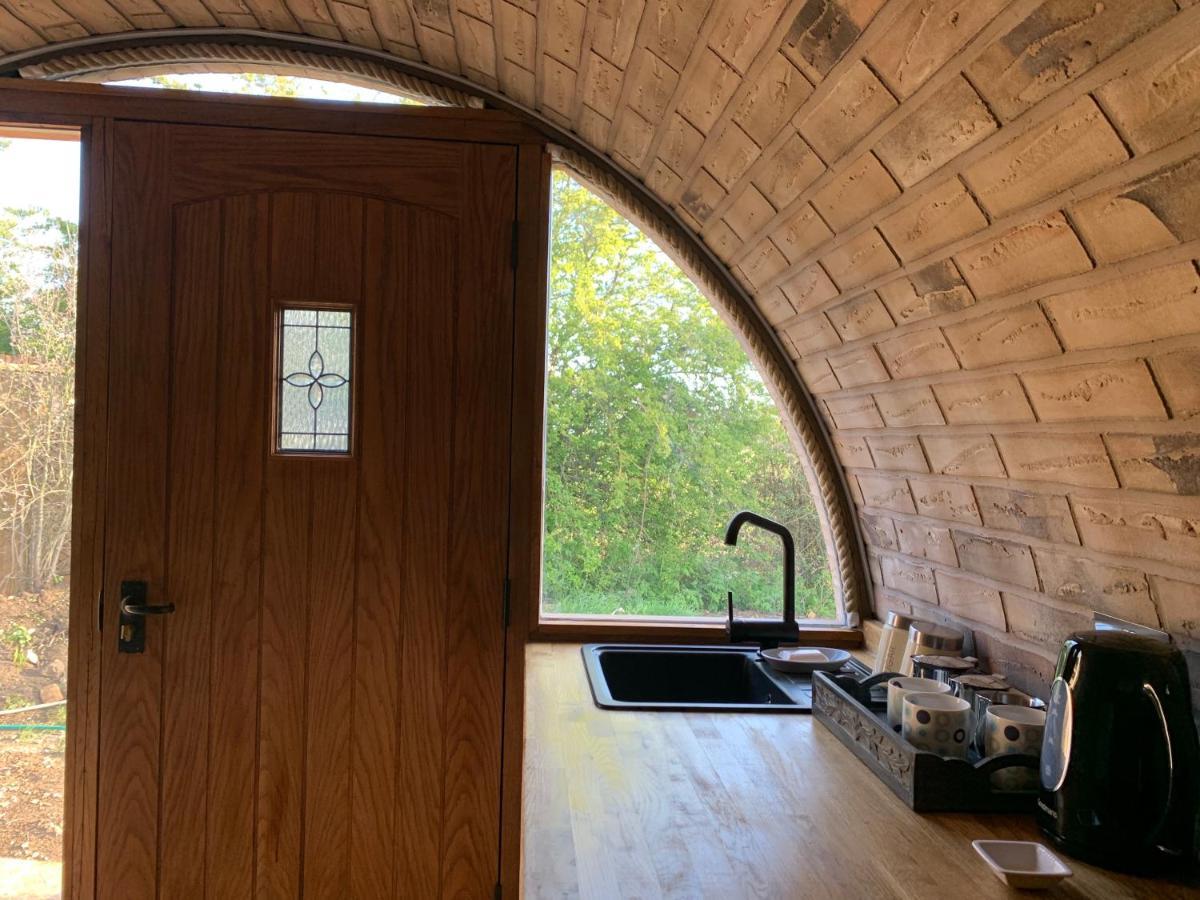 Romantic Escape Luxury Hobbit House With Hot Tub! Sheerness Dış mekan fotoğraf