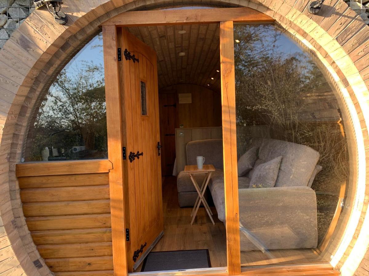 Romantic Escape Luxury Hobbit House With Hot Tub! Sheerness Dış mekan fotoğraf